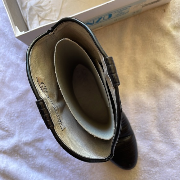 Boots - Picture 3 of 5